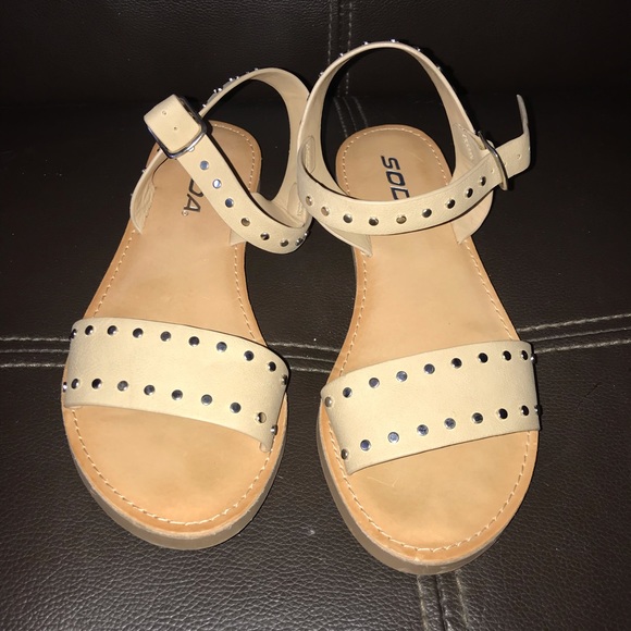 Soda Shoes - CUTE TAN SANDALS